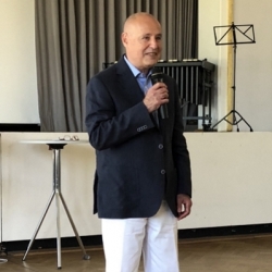 Ahmet spricht
