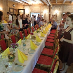 Festliche Tafel in der "Tenne"