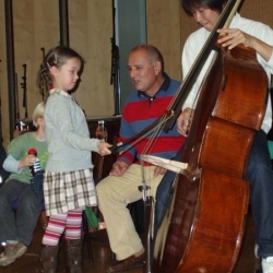 Hei, der Japaner mit dem Bass