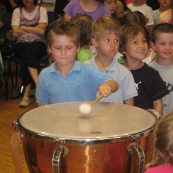 Vier richtige Kerle an der Pauke