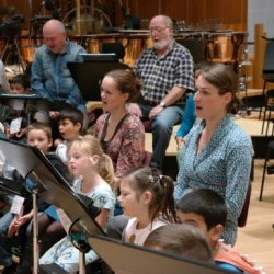 ...die kinder dürfen alle mitsingen