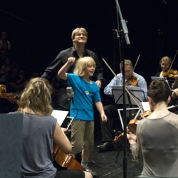 Ein Nachwuchstalent dirigiert