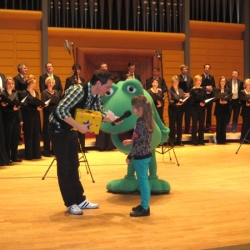 Losentscheid für das zweite Lied…